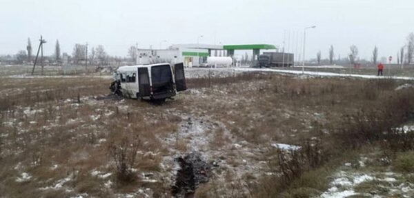 В Полтавской области столкнулись микроавтобус и грузовик, есть погибший
