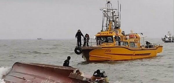 В Желтом море столкнулись два судна, не менее 13 погибших