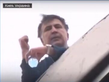 Возле дома Саакашвили блокируют мобильную связь