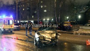 Жесткое лобовое ДТП в Архангельске — пострадал водитель ВАЗа