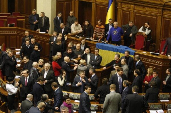 Депутаты Рады приняли закон о реинтеграции Донбасса