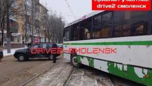 ДТП с автобусом произошло в центре Смоленска и парализовало движение