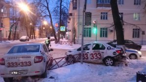 Два таксиста одной фирмы столкнулись в центре Ярославля
