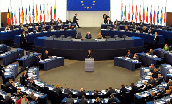 Европарламент одобрил санкции ЕС против Польши