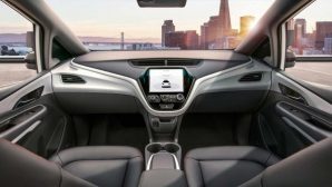 General Motors показал салон беспилотного автомобиля без руля и педалей