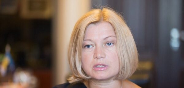 Геращенко: Состоялась передача женщины, помилованной Порошенко