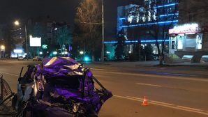 Грузовик протаранил легковушку в центре Ростова: есть пострадавшие