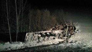 «КамАЗ» опрокинулся в кювет на трассе Томск–Мариинск, водитель погиб?