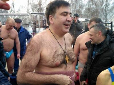 Михаил Саакашвили искупался на Крещение в днепровской проруби