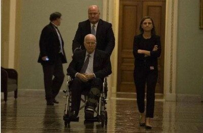 СМИ США обеспокоены отсутствием сенатора Маккейна на Капитолийском холме