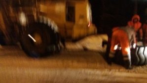 Снегоуборочная машина стала жертвой ярославских дорог