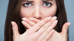 Стоматолог рассказал о воронежских красотках с ужасным запахом изо рта?