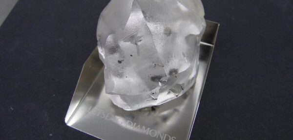 В Африке нашли один из крупнейших алмазов в истории