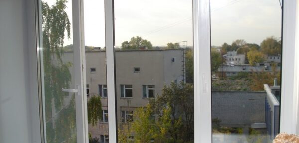 В Харькове 12-летний ребенок выпал из окна