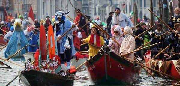 В Италии начался Венецианский карнавал