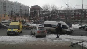 В Иванове 73-летний водитель внедорожника протаранил маршрутку с пассажирами