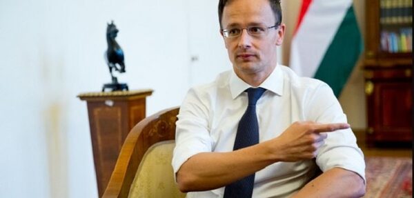 Глава МИД Венгрии назвал «идиотом» своего коллегу из Люксембурга
