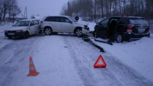 Из-за автоледи в Вологде пострадали молодой парень и девочка-подросток