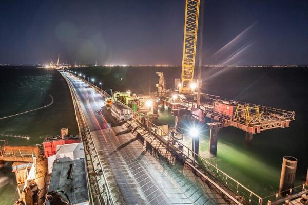 Керченский мост в Крыму: опубликованы поразительные видеокадры итогов работ; названа дата сдачи объекта