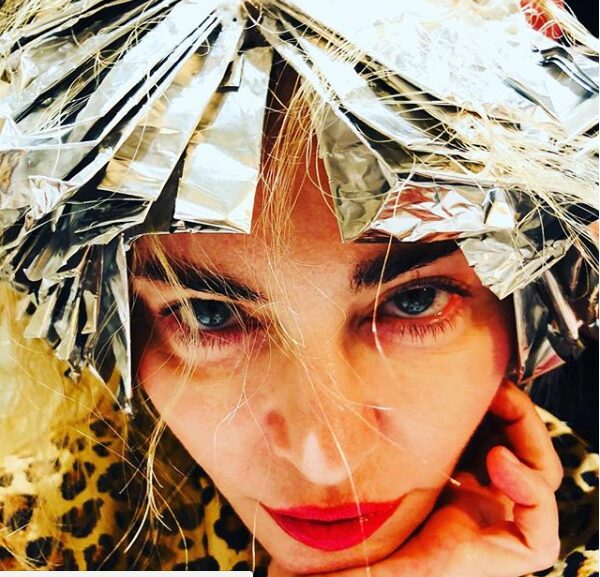 Мадонна выложила в Сеть голое селфи: кроме шляпы ничего