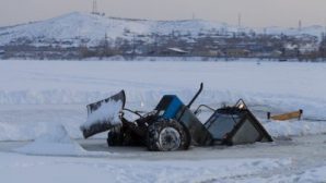 Машинист трактора погиб, провалившись под лед? в Волховском районе