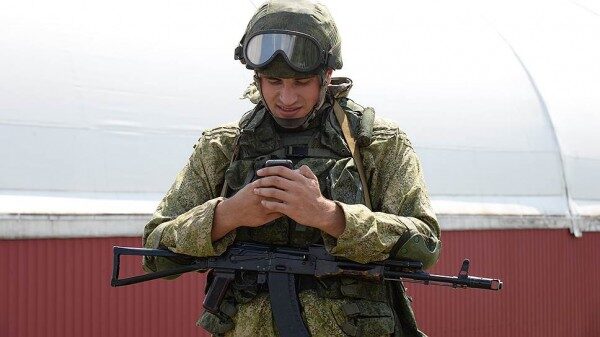 Минобороны РФ запретит пользоваться смартфонами в армии