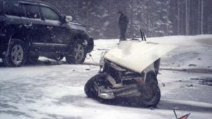 На Камчатке внедорожник протаранил снегоход – пострадал мужчина