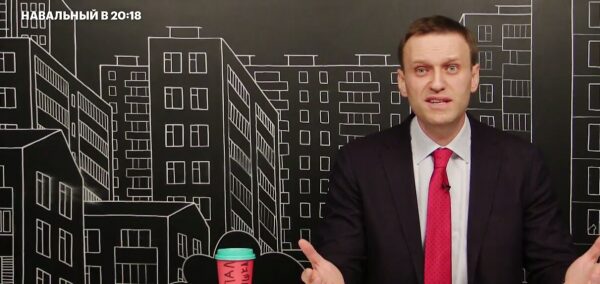 Навальный: Путин сейчас отдыхает от пластической операции