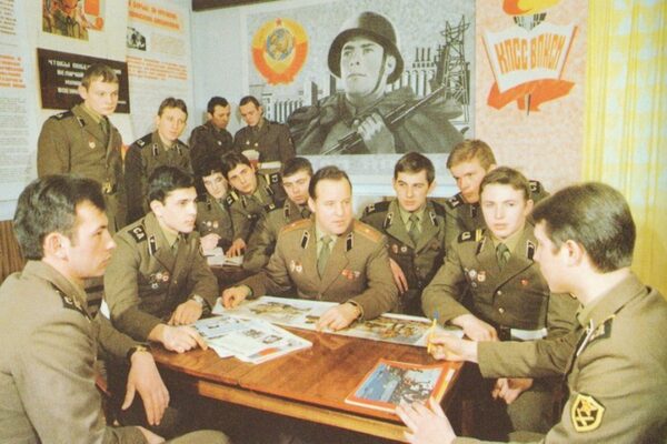 Патриотическому воспитанию в армии угрожает советская болезнь