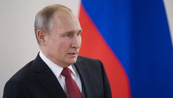Путин будет лично контролировать задержки зарплат в РФ