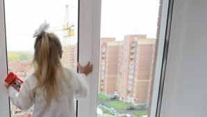 Пятилетняя девочка выпала из окна в Липецке