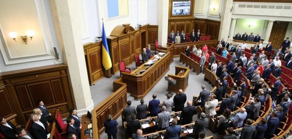 Рада приняла постановление-ответ на «антибандеровский» закон