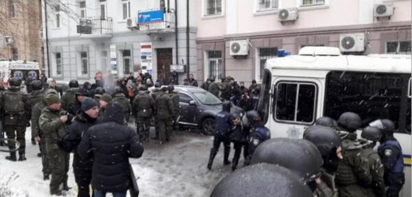 Столкновения у Соломенского суда: 20 пострадавших и 15 задержанных