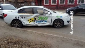 В Астрахани Cherry жестко протаранила такси, есть пострадавшие