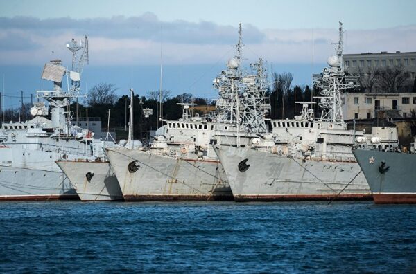 В Крыму не удивились требованию Киева отремонтировать оставленные Украиной корабли