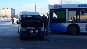 В Мурманске пассажирский автобус протаранил грузовик