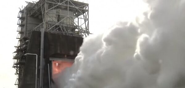 Видео: NАSA испытало сверхтяжелый двигатель ракеты для полета на Марс