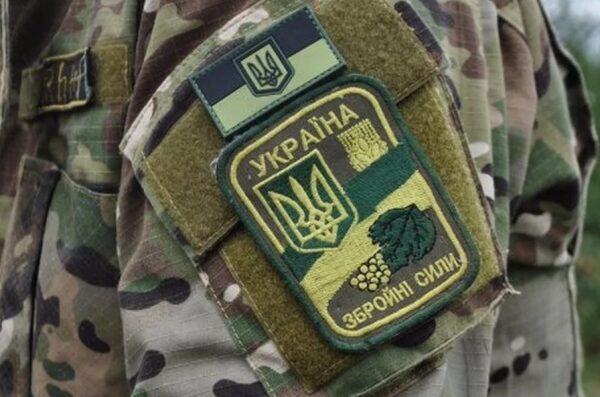 Военные ВСУ отказались здороваться приветствием "Слава Украине"