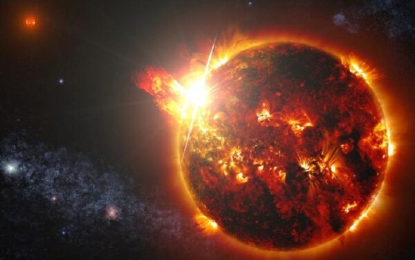 Возле Солнца летают инопланетные корабли: уфологи публикуют видео аномалий