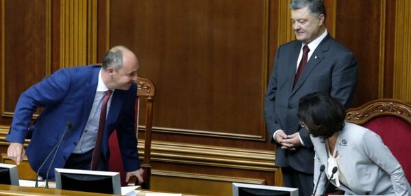 Закон о реинтеграции Донбасса передан на подпись Порошенко