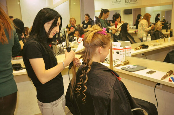 Как происходит учебный процесс на парикмахерских курсах в центре Богема?