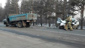 ДТП под Братском: столкнулись грузовик и Renault Logan, погиб мужчина?