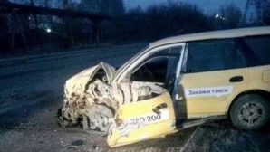 «КамАЗ» расплющил машину такси в Улан-Удэ