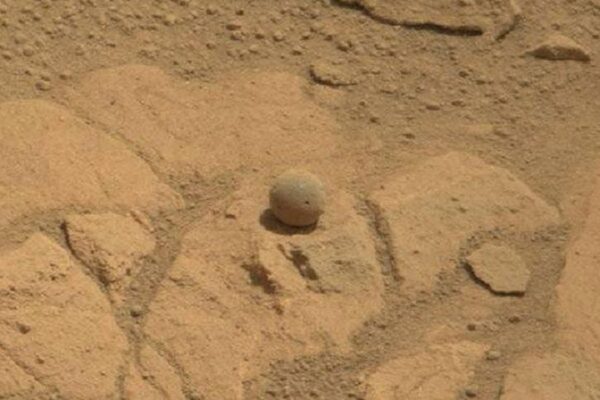 Кто забросил мяч на Марс: идеально круглый объект вызывает большой интерес исследователей