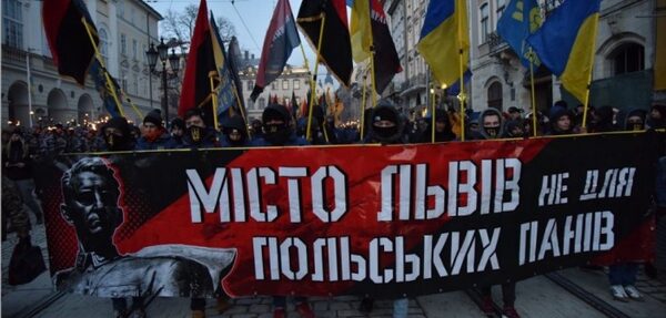 МИД Польши: Надеемся, что власти Украины открестятся от лозунгов марша во Львове