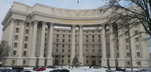МИД: украинское общество беспокоят изменения законодательства Польши
