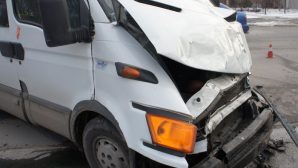 Пассажирка маршрутки пострадала в ДТП с иномаркой в Улан-Удэ