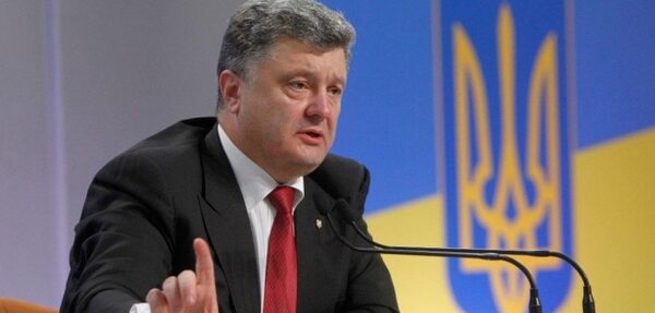 Порошенко анонсировал 10-летнюю программу по укреплению статуса украинского языка