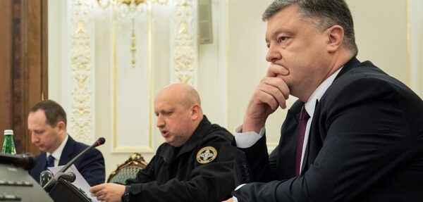 Порошенко и Турчинов поздравили силовиков с Днем СБУ