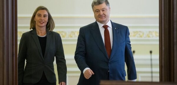 Порошенко: Мы введем санкции против организаторов выборов в Крыму